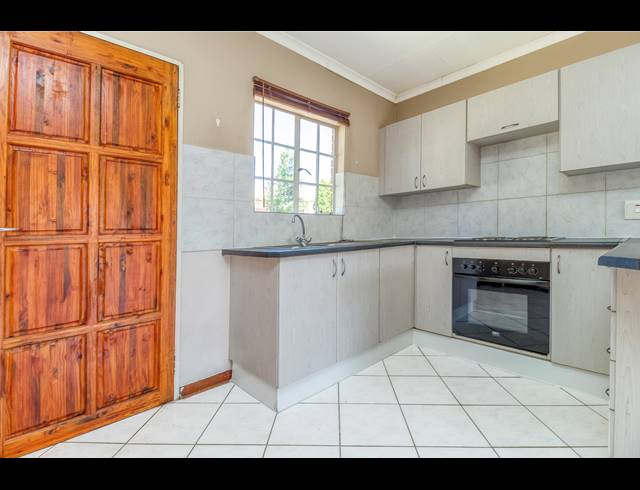 2 BEDROOM TOWNHOUSE SOLD IN HONEYDEW MANOR